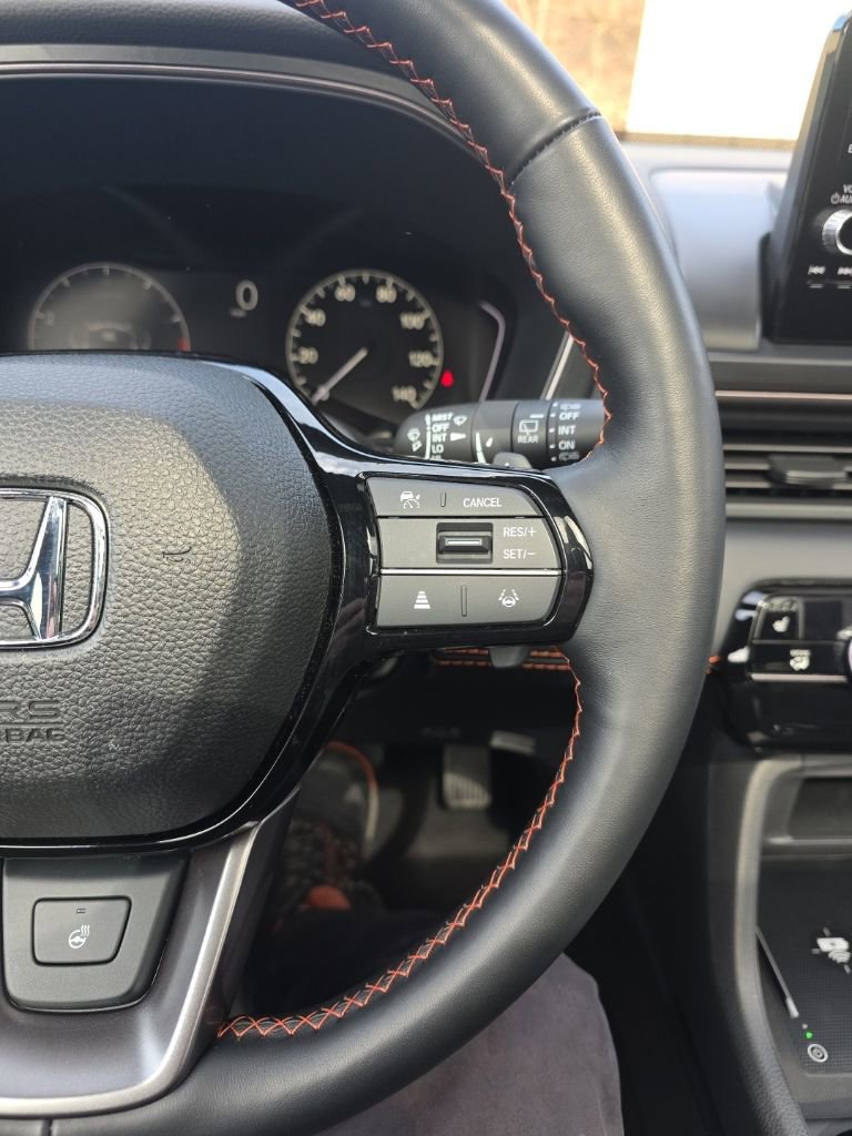 Used 2025 Honda Pilot TrailSport image 25