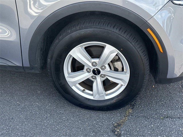 Used 2023 Kia Sorento LX image 7