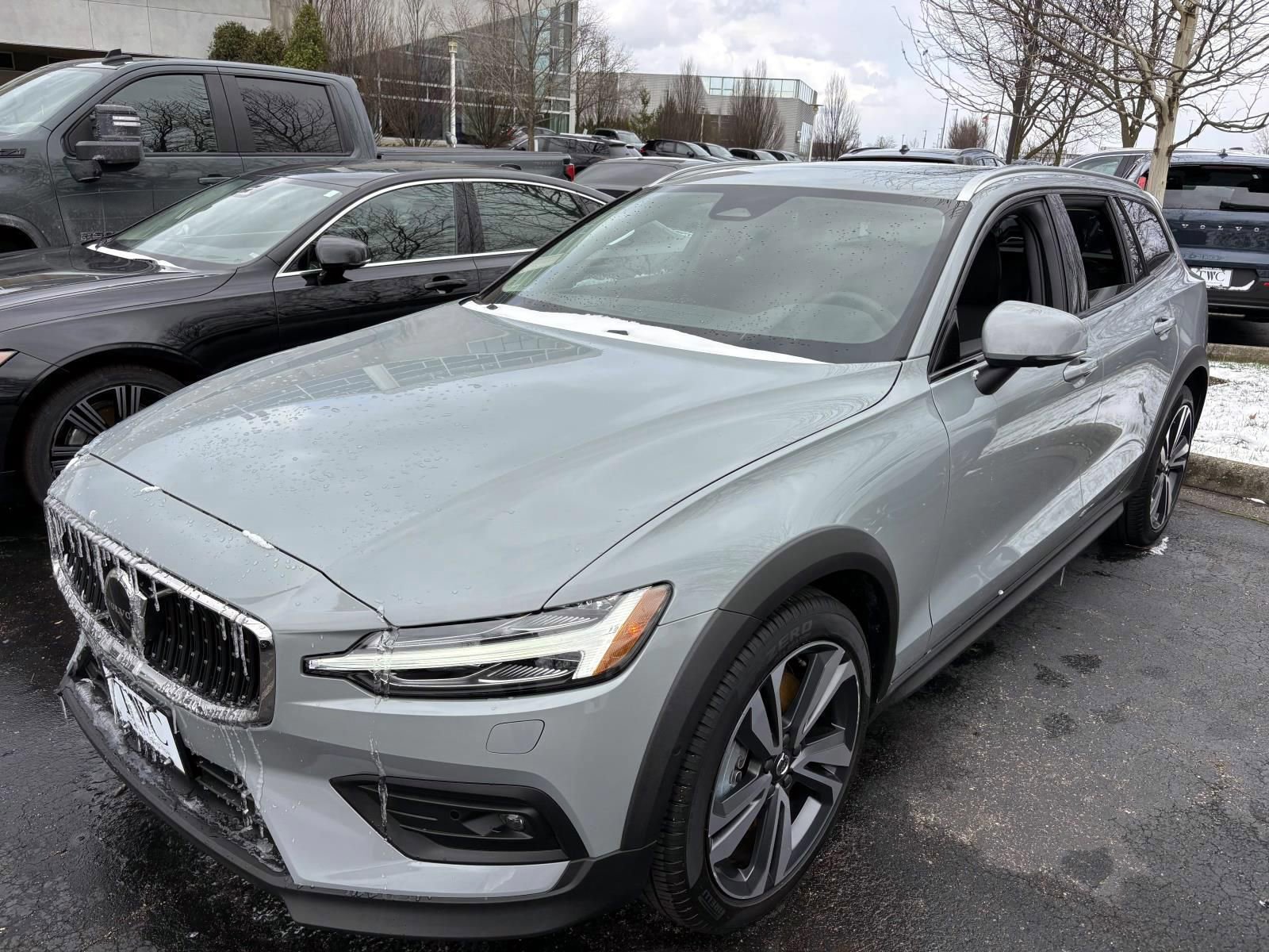 Used 2025 Volvo V60 B5 Cross Country Plus