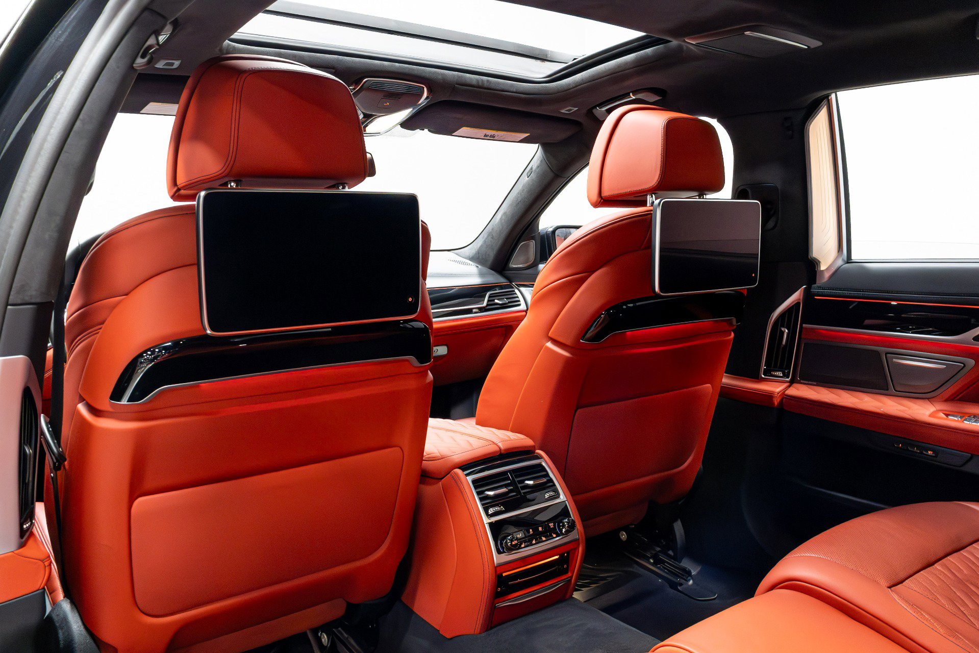 Used 2022 BMW M760i xDrive image 42