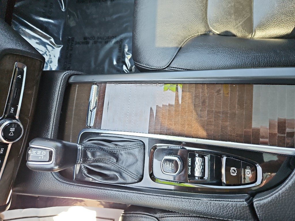 Used 2018 Volvo XC90 T6 Momentum w/ Momentum Plus Package AWD/4WD image 24