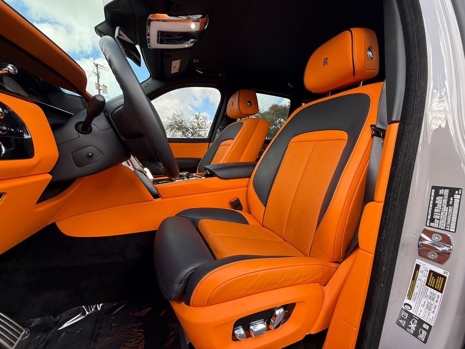 Used 2025 Rolls-Royce Cullinan image 32