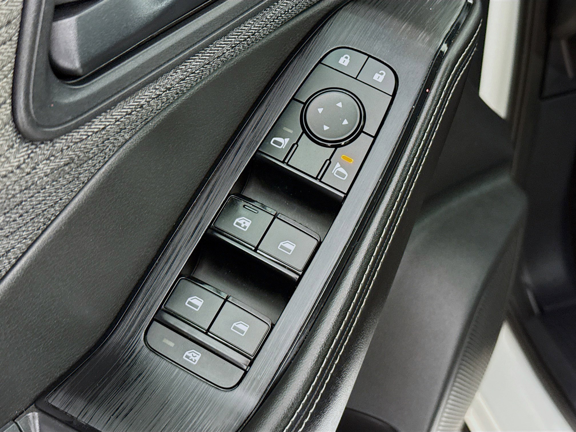 Used 2022 Nissan Rogue S image 20