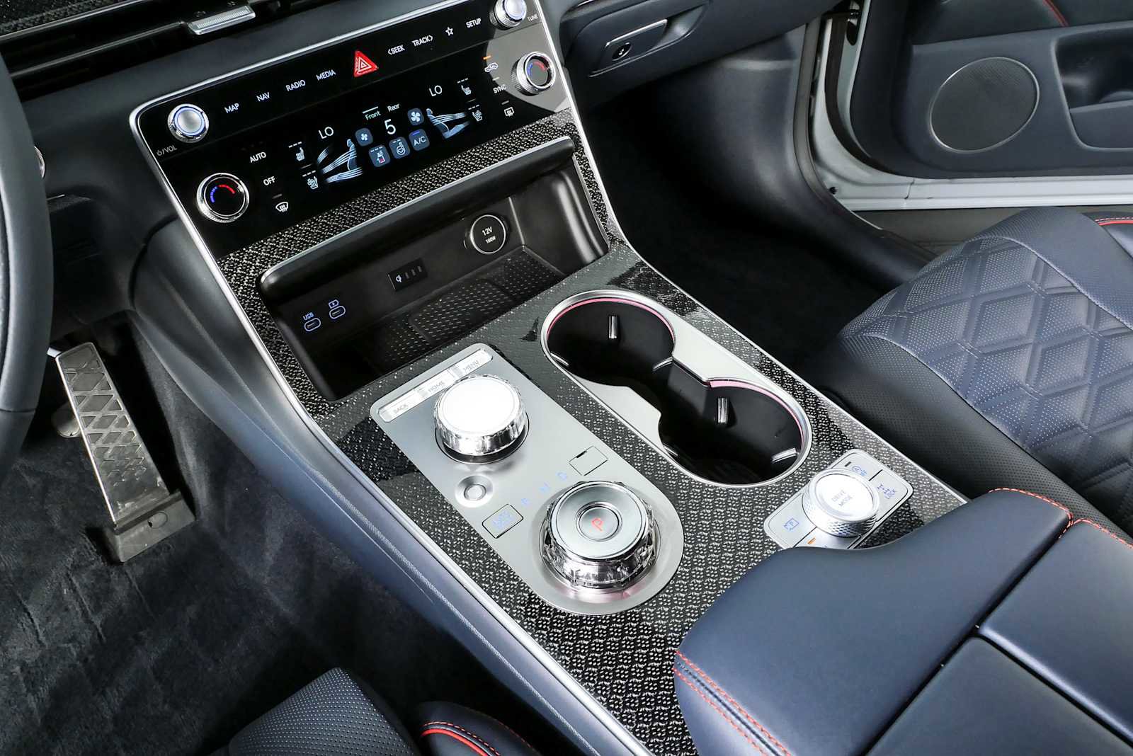 Used 2025 Genesis GV80 3.5T e-SC AWD/4WD image 18