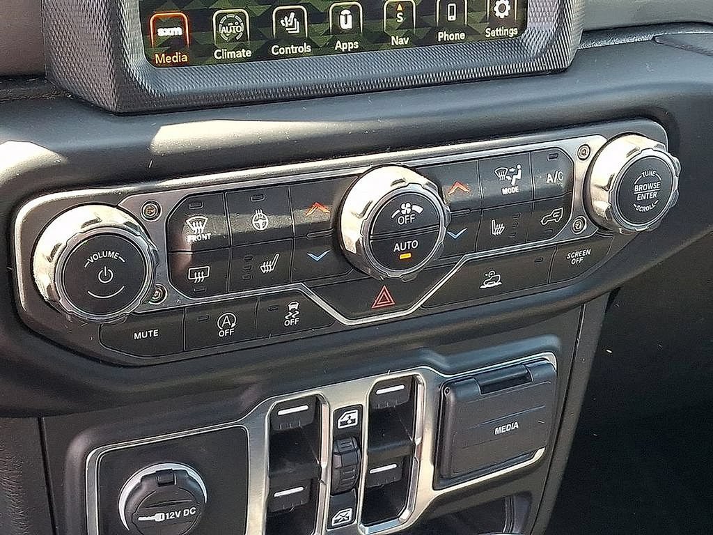 Used 2022 Jeep Wrangler Unlimited Sahara w/ Cold Weather Group AWD/4WD image 16