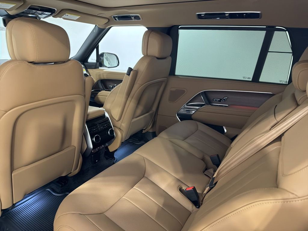 New 2026 Land Rover Range Rover Long Wheelbase SE image 21