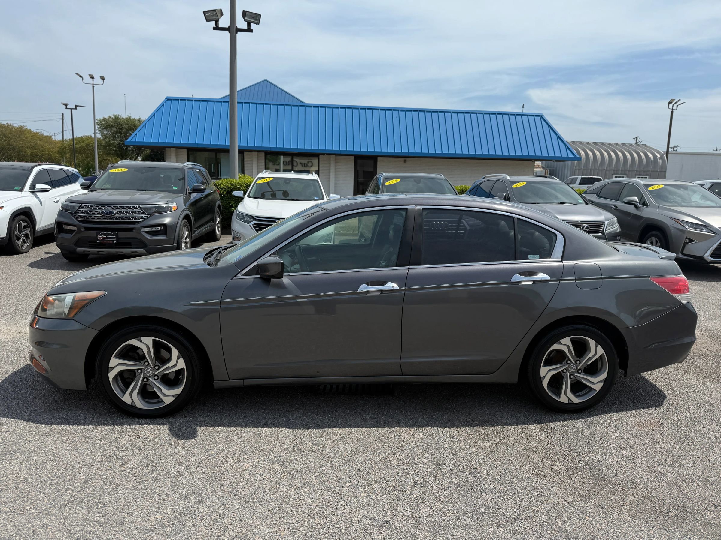Used 2011 Honda Accord EX-L image 2