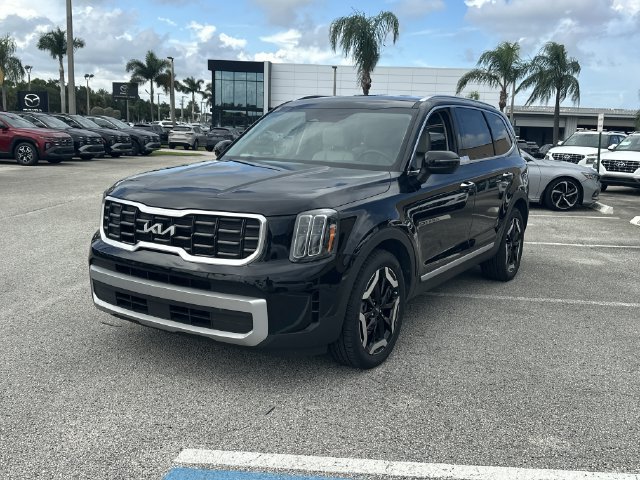 Used 2023 Kia Telluride S AWD/4WD image 2