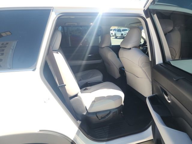 Used 2025 Toyota Grand Highlander FWD image 26