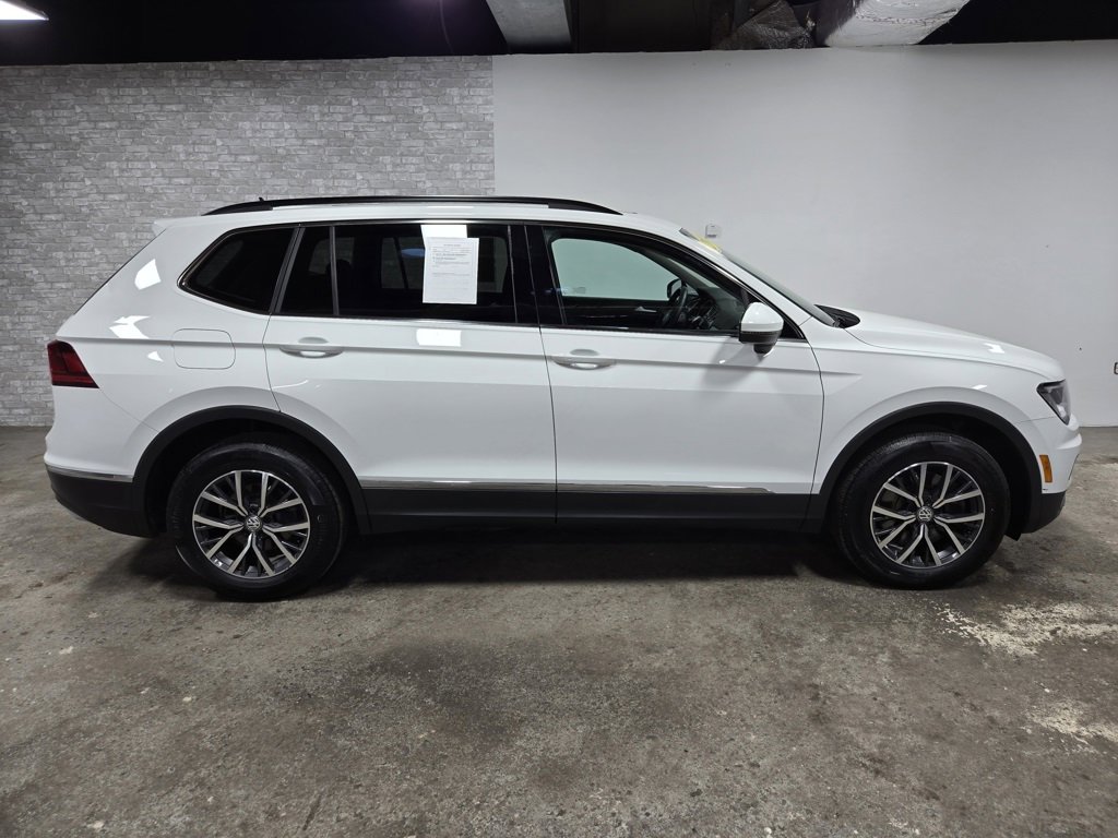 Used 2020 Volkswagen Tiguan SE w/ Panoramic Sunroof Package image 3