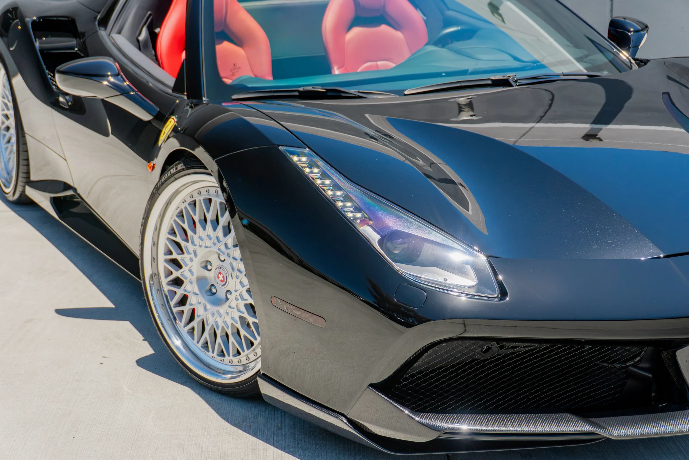 Used 2018 Ferrari 488 Spider RWD image 33