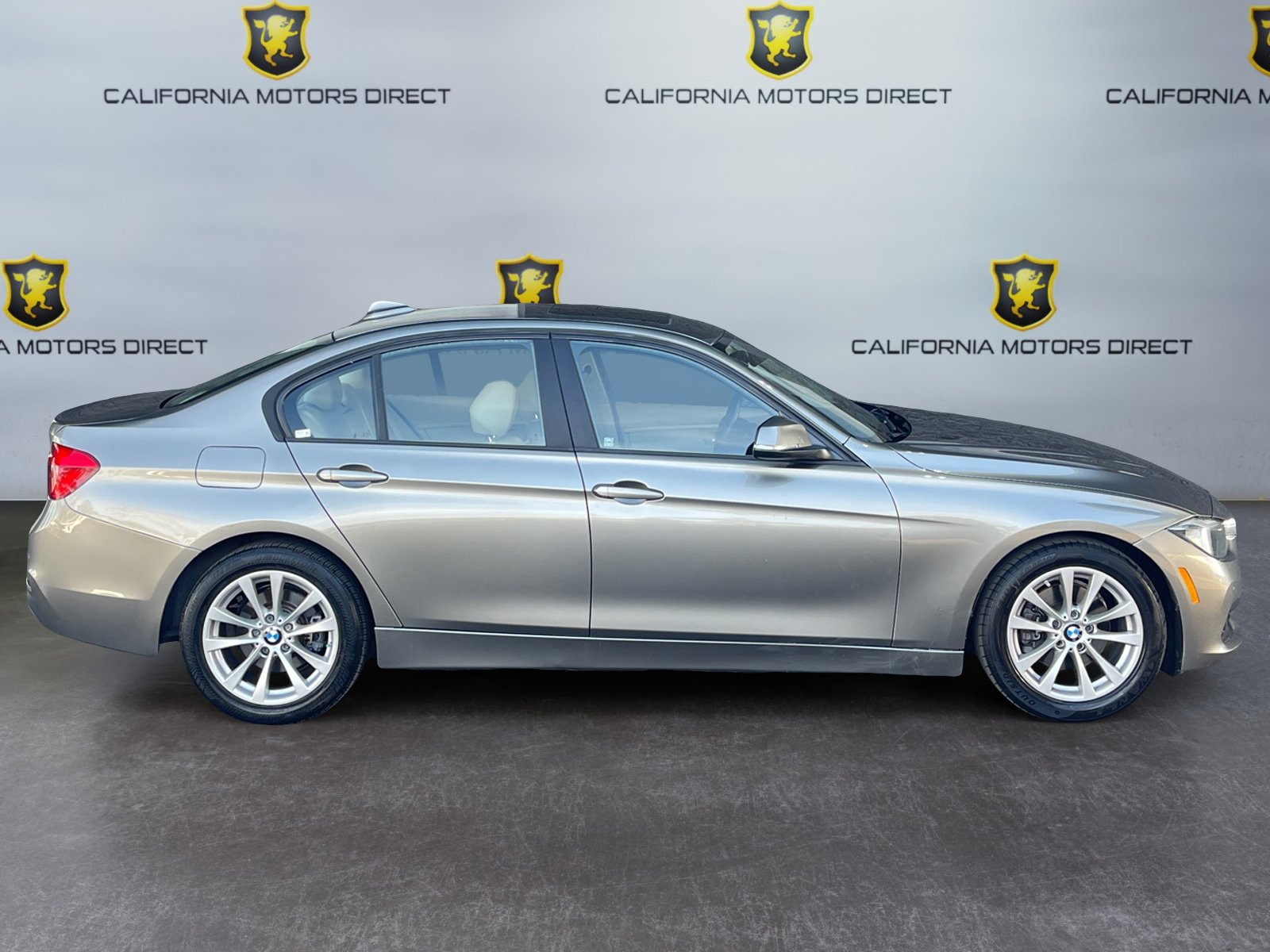 Used 2016 BMW 320i Sedan RWD image 6