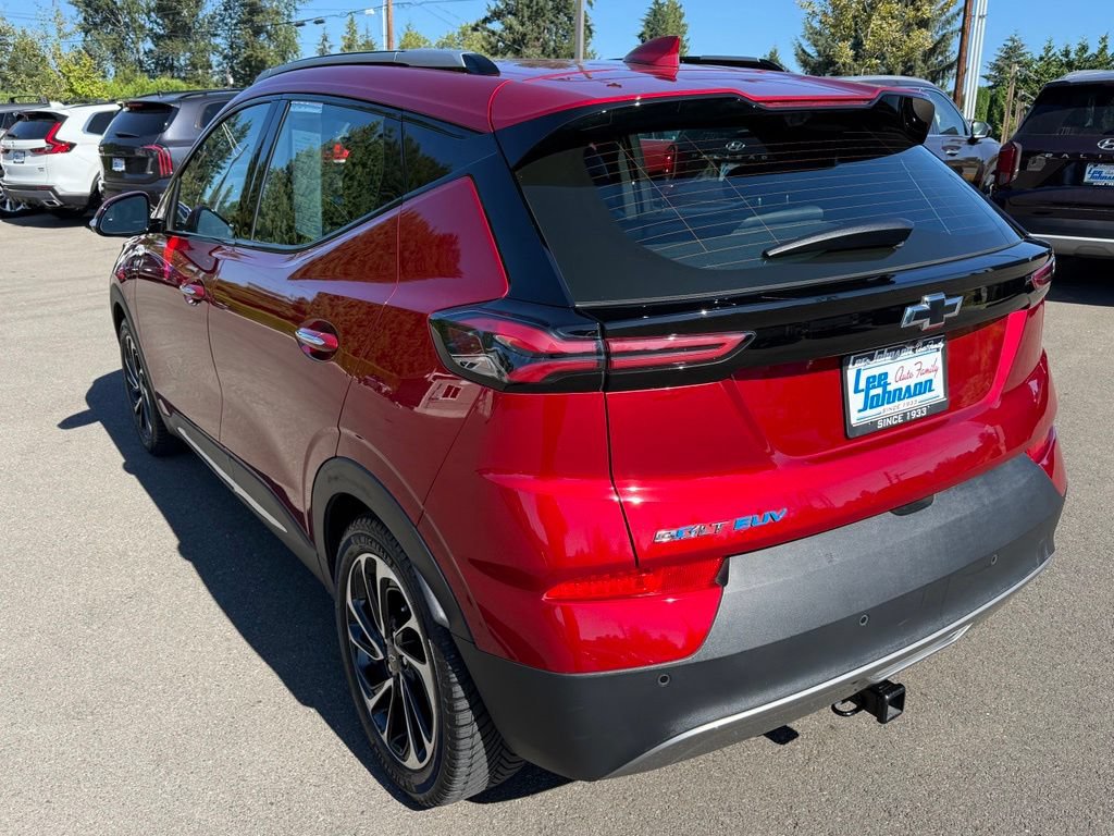 Used 2023 Chevrolet Bolt EUV Premier w/ Sun & Sound Package FWD image 3