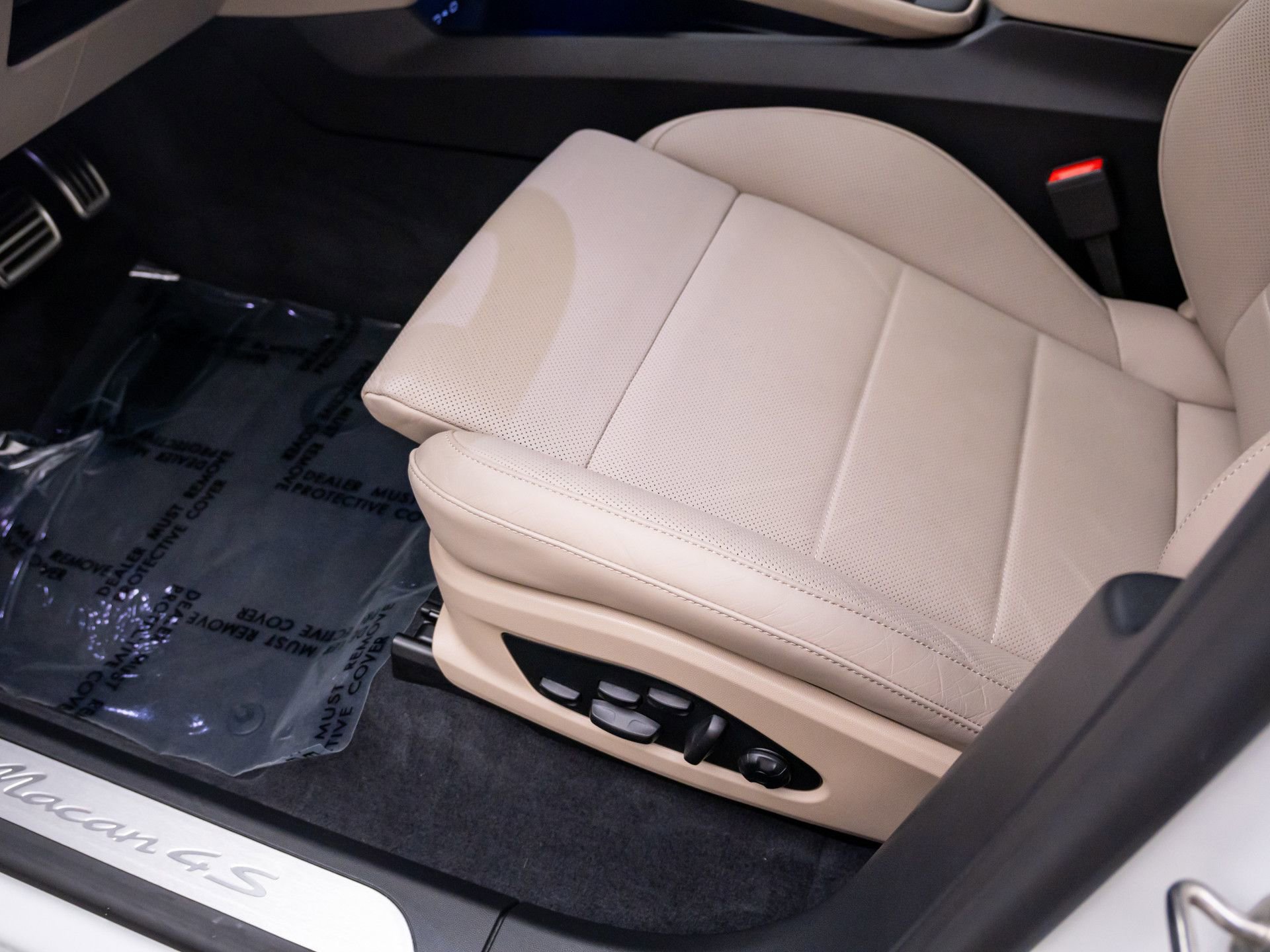 Certified 2025 Porsche Macan 4S Electric image 18