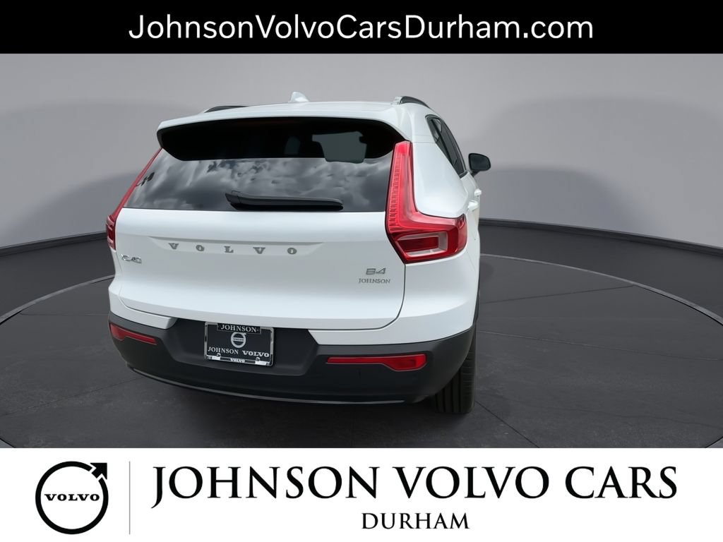New 2026 Volvo XC40 B4 Core w/ Climate Package FWD image 7