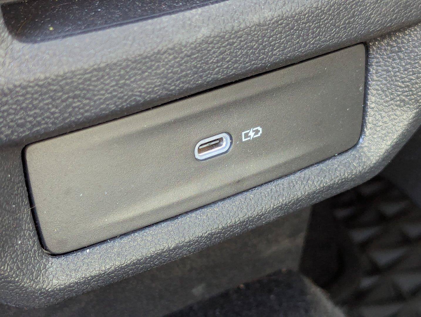 Used 2025 Volkswagen Taos SEL AWD/4WD image 26