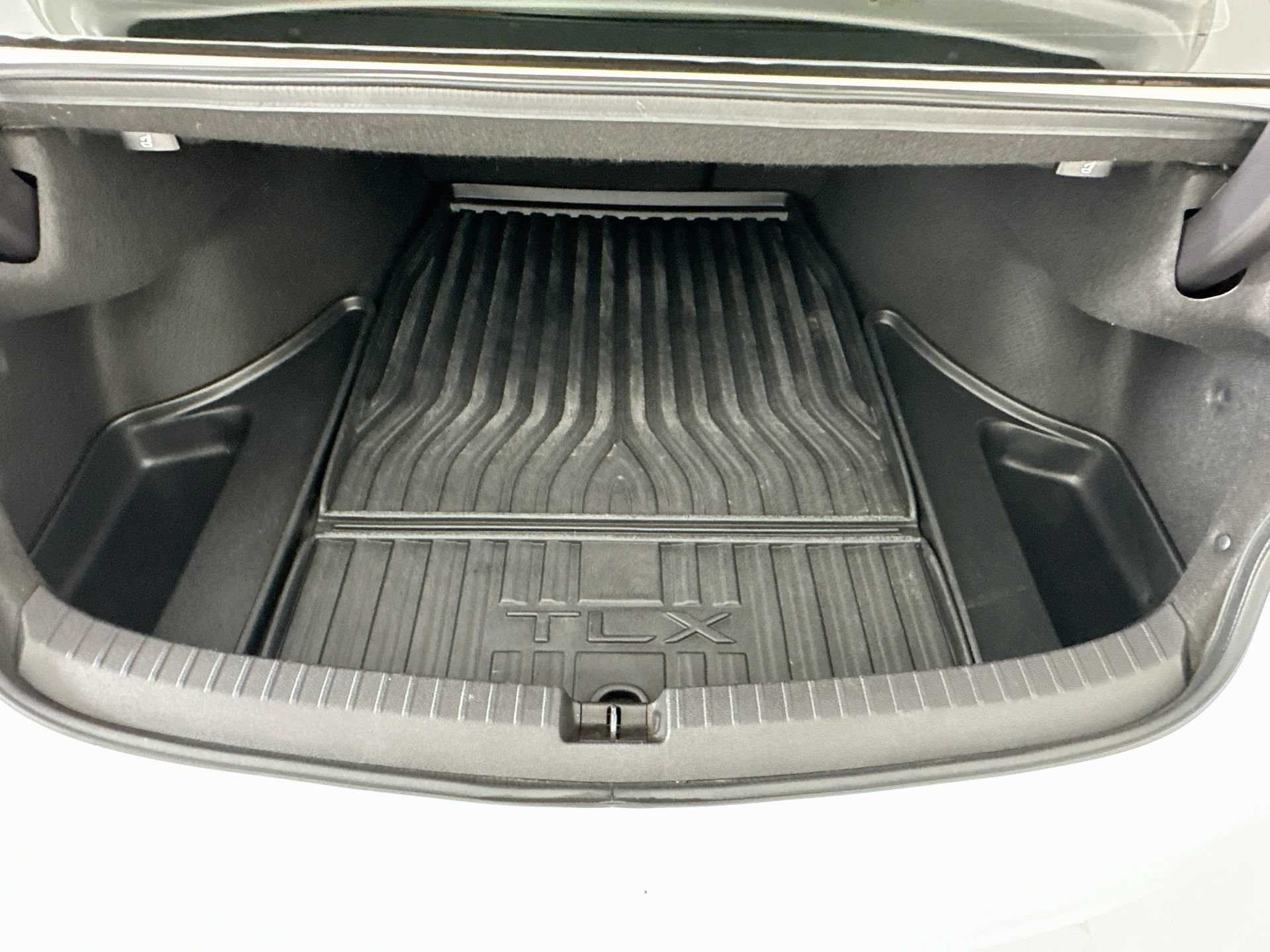 Used 2018 Acura TLX w/ Technology Package FWD image 28