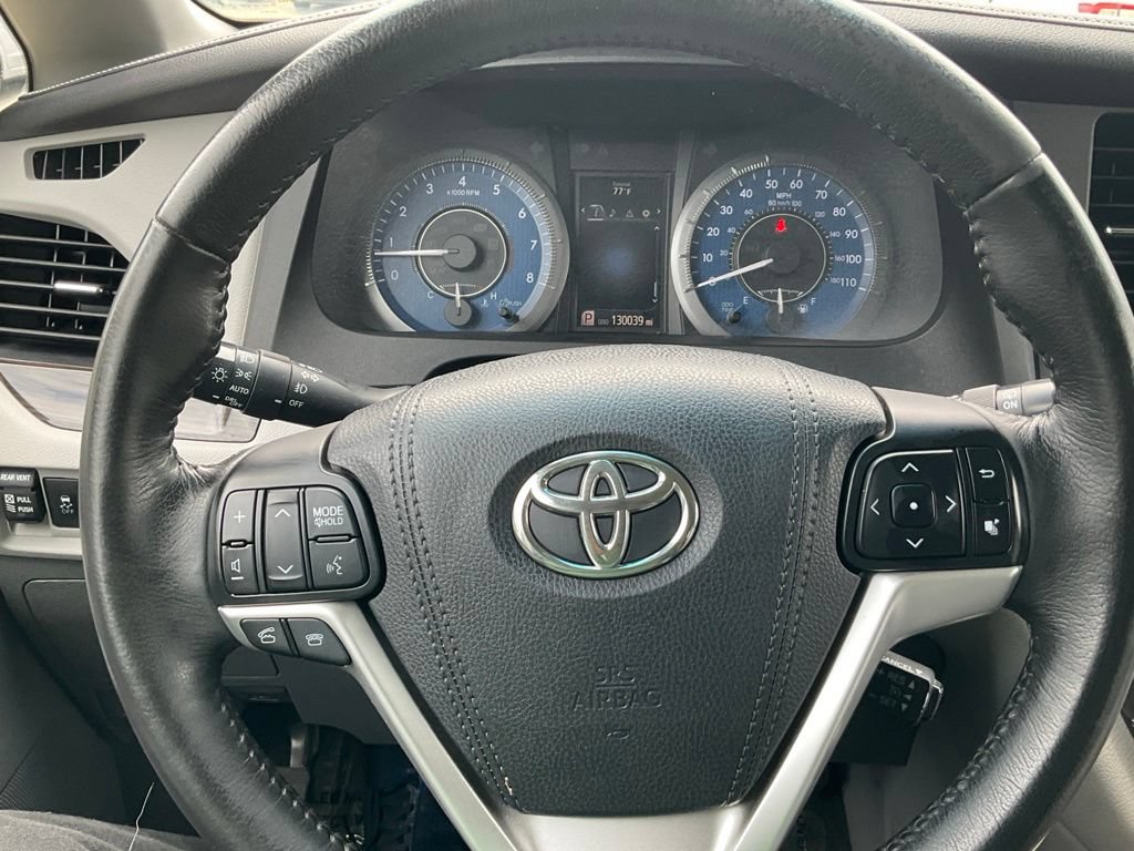 Used 2015 Toyota Sienna XLE AWD/4WD image 16
