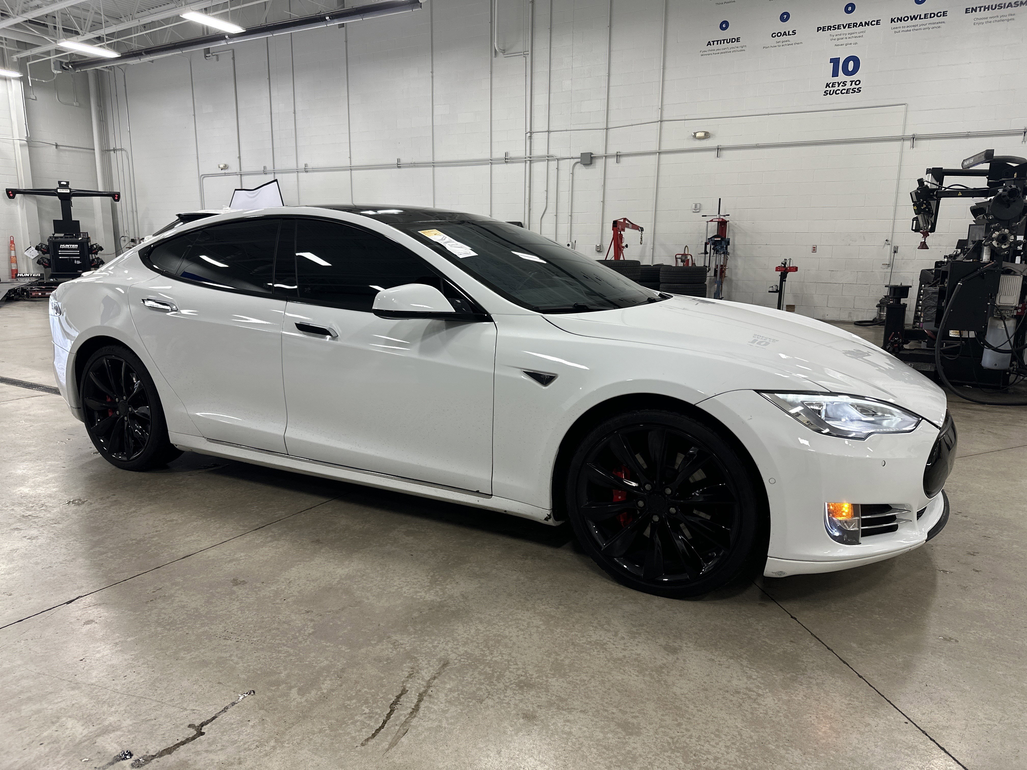 Used 2014 Tesla Model S 85 RWD image 2