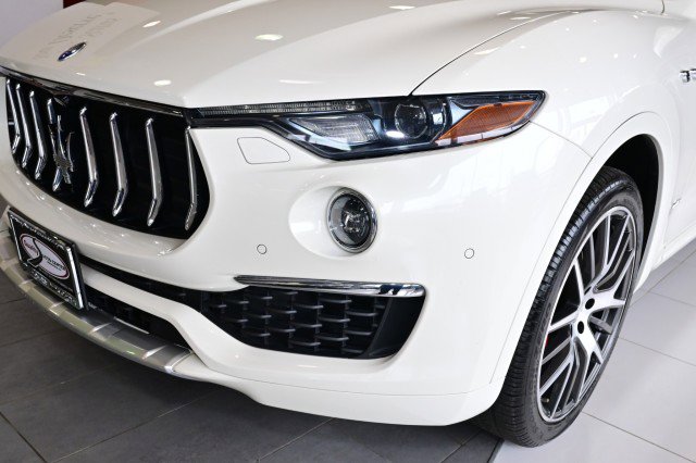 Used 2019 Maserati Levante GranLusso AWD/4WD image 9
