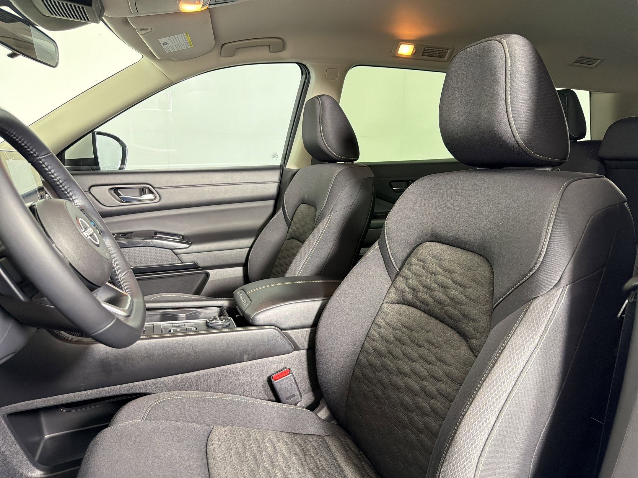 Used 2022 Nissan Pathfinder SV image 5