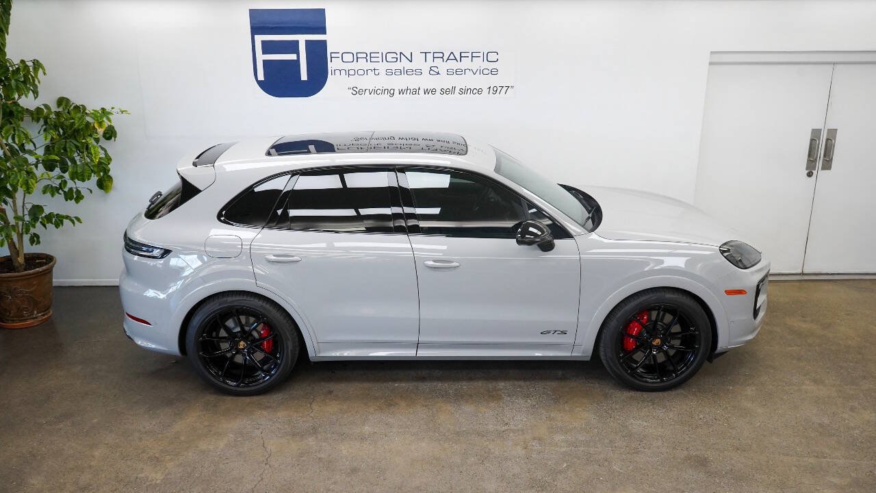 Used 2025 Porsche Cayenne GTS AWD/4WD image 23