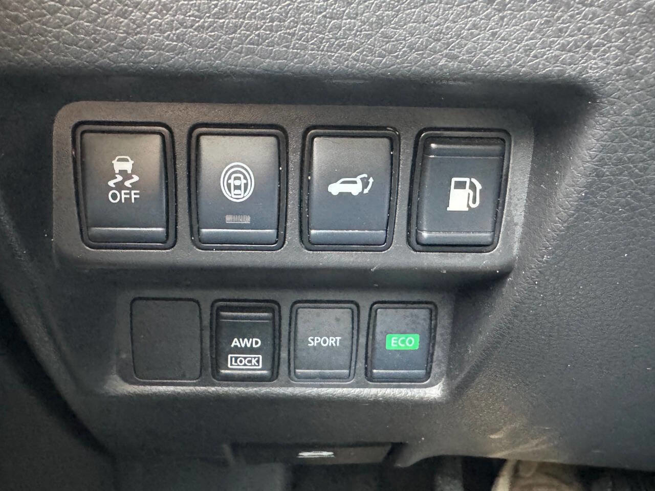 Used 2020 Nissan Rogue SV image 18