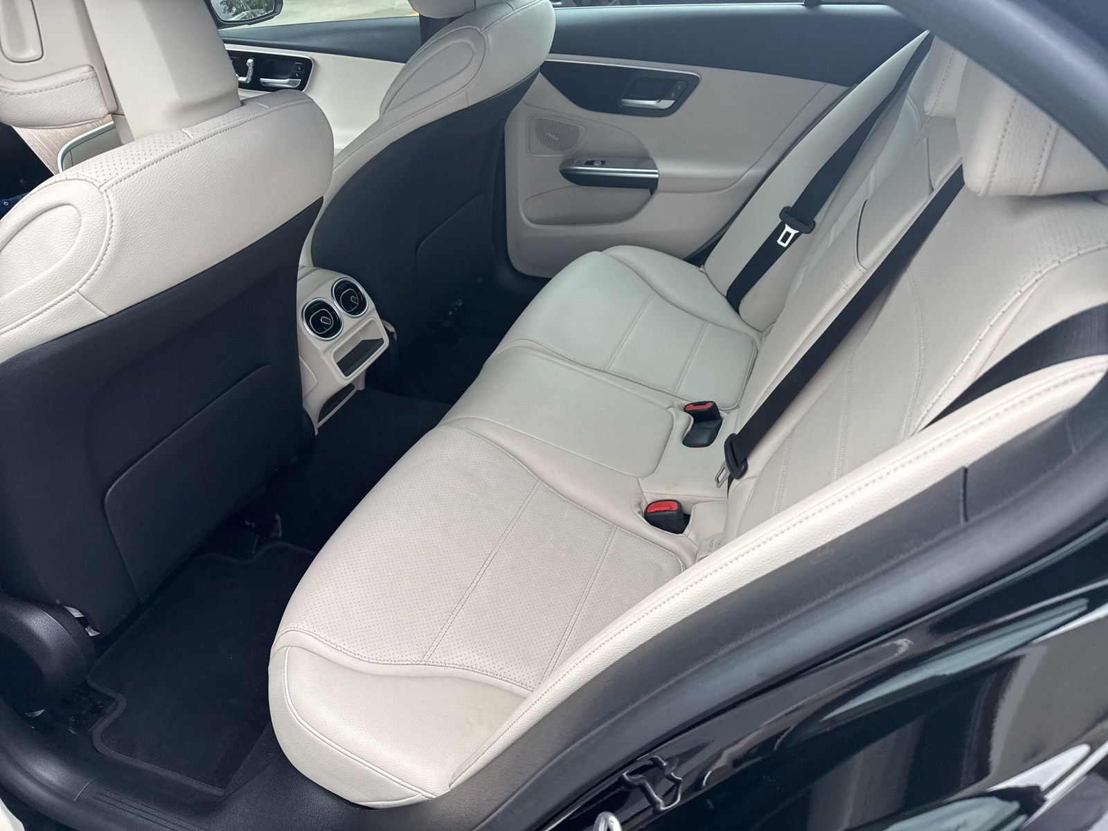Used 2022 Mercedes-Benz C 300 Sedan image 4