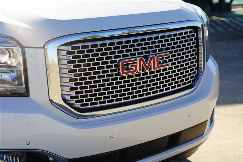 Used 2015 GMC Yukon Denali w/ Premium Package AWD/4WD image 26