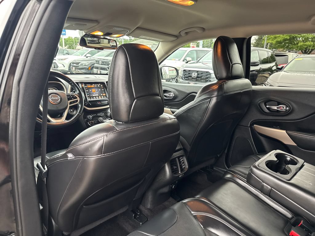 Used 2017 Jeep Cherokee Limited w/ Luxury Group FWD image 40