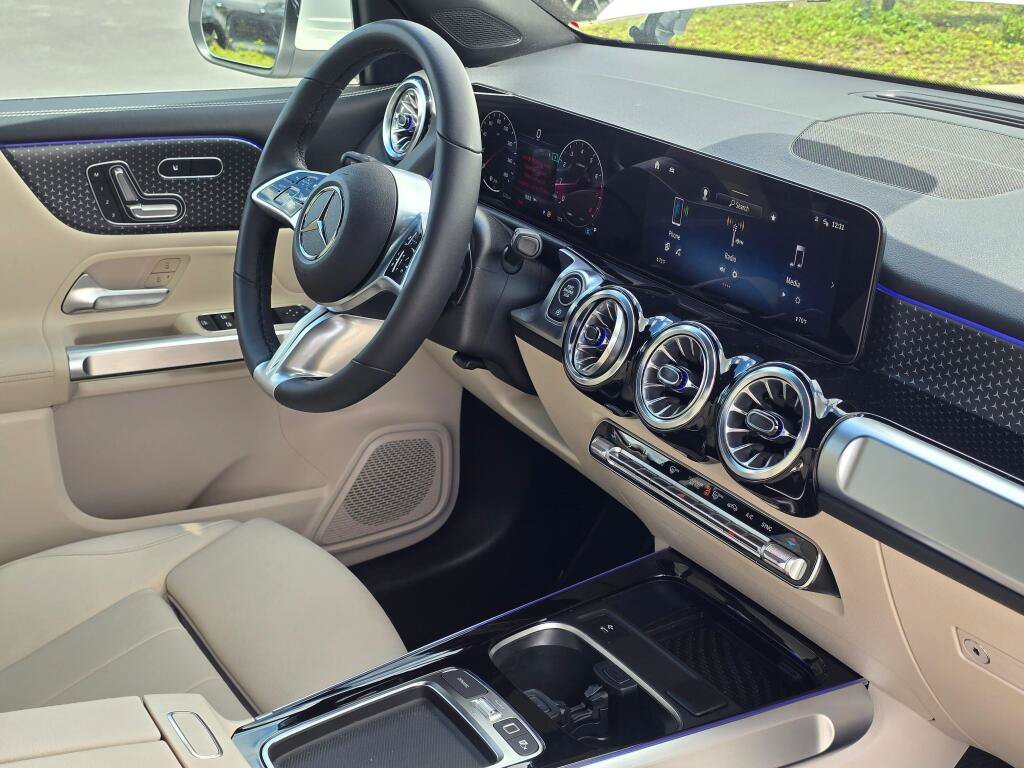 Used 2025 Mercedes-Benz GLB 250 4MATIC image 27