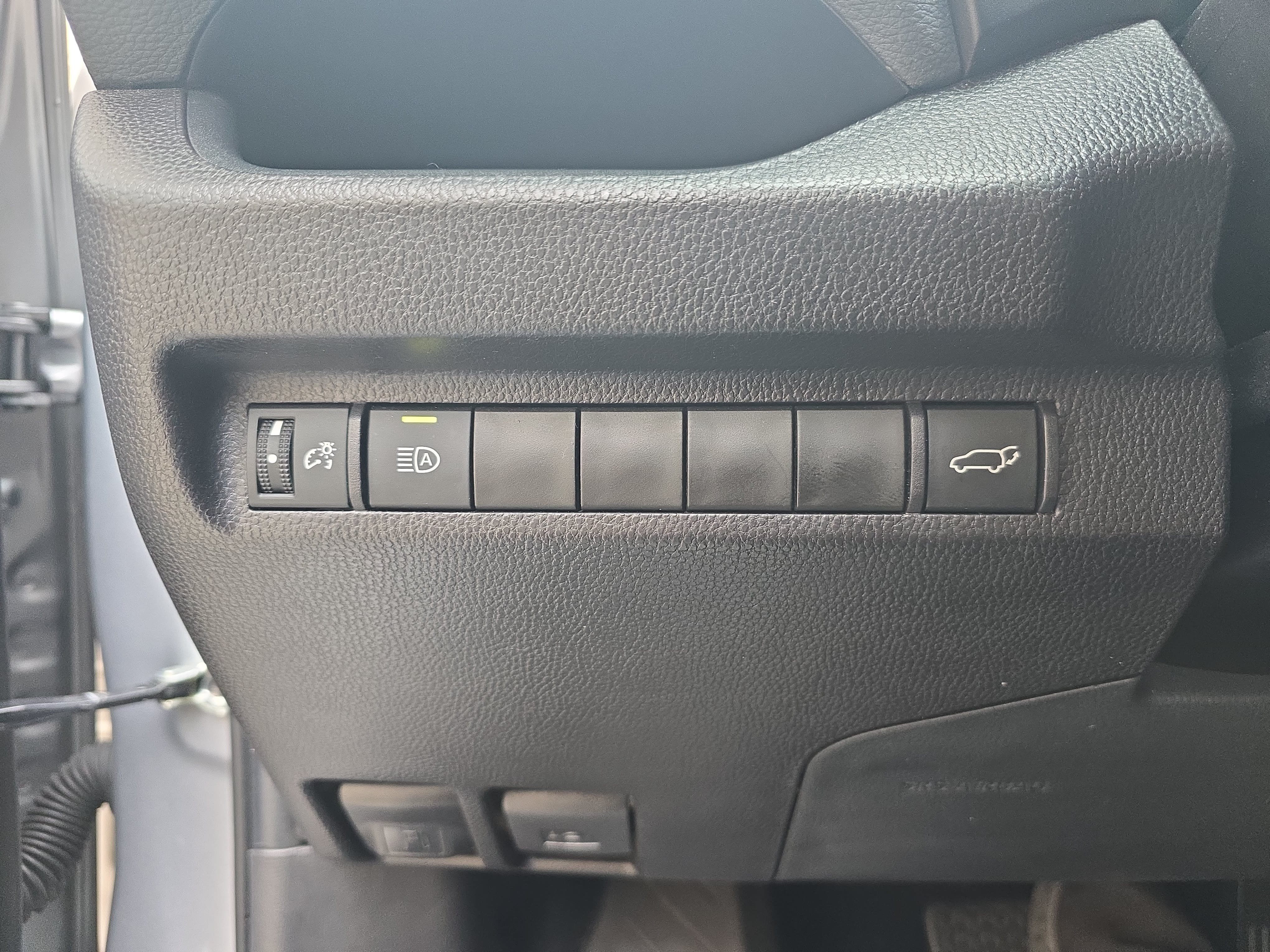 Used 2025 Toyota RAV4 XLE w/ Convenience Package FWD image 26