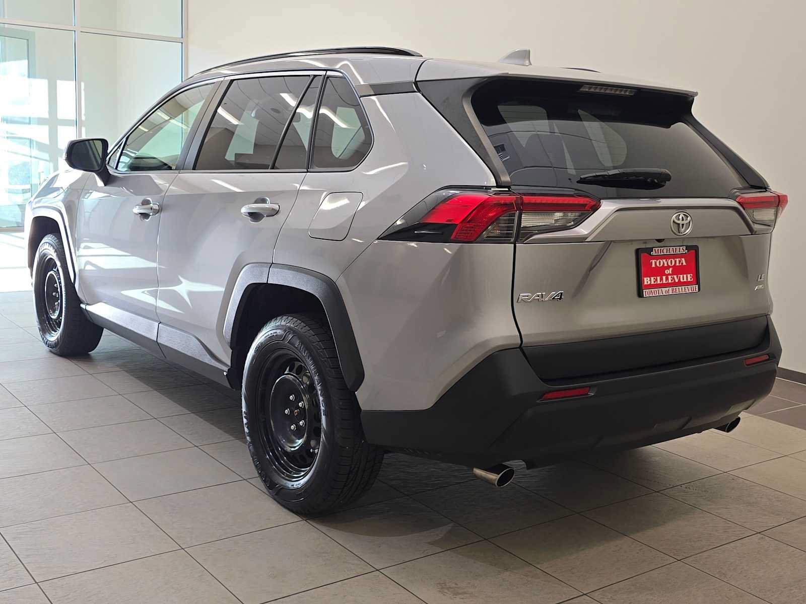 Used 2019 Toyota RAV4 LE w/ All Weather Liner Package AWD/4WD image 4