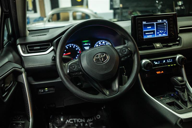 Used 2021 Toyota RAV4 LE FWD image 15