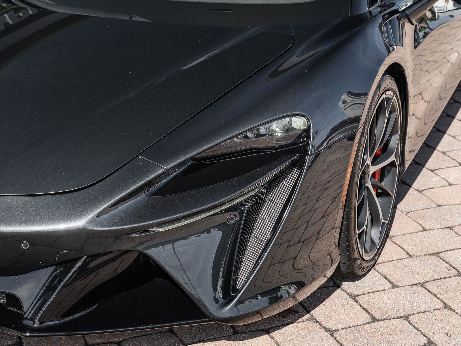 Used 2025 McLaren Artura image 9