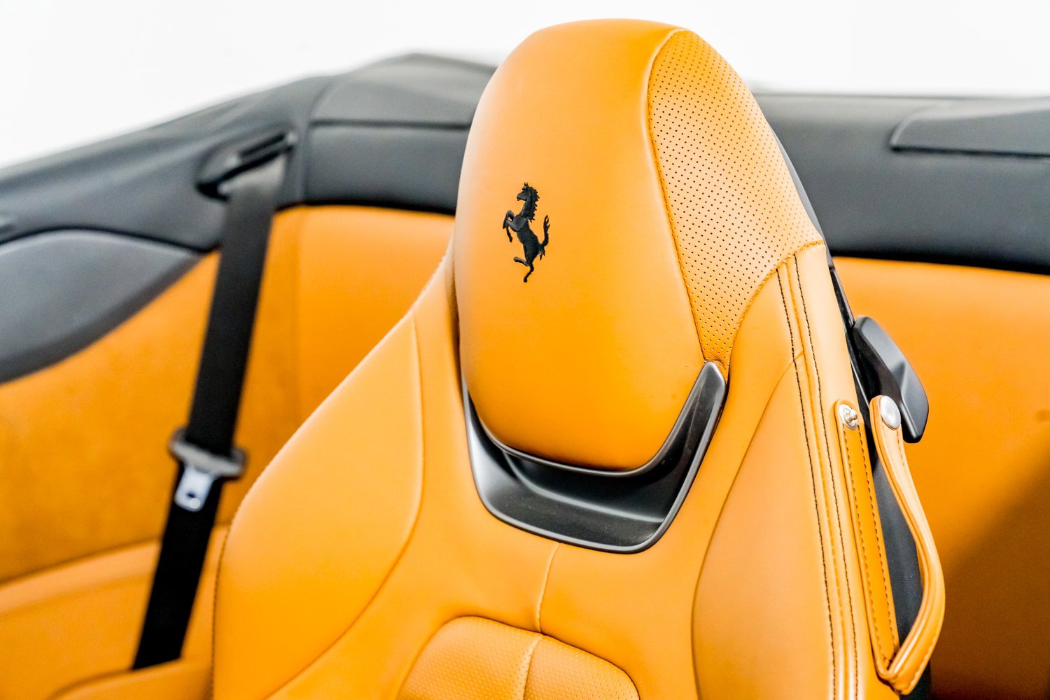 Used 2023 Ferrari Portofino M RWD image 32