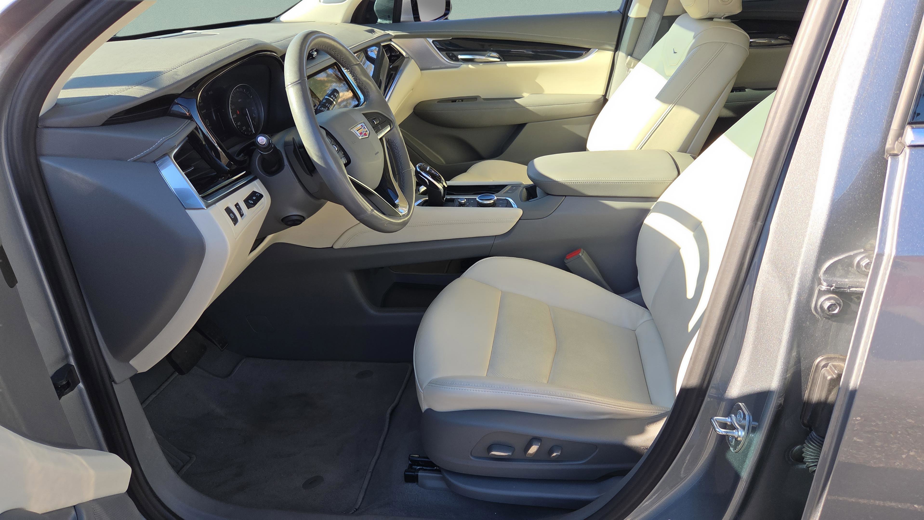 Used 2024 Cadillac XT6 Premium Luxury w/ Technology Package image 9