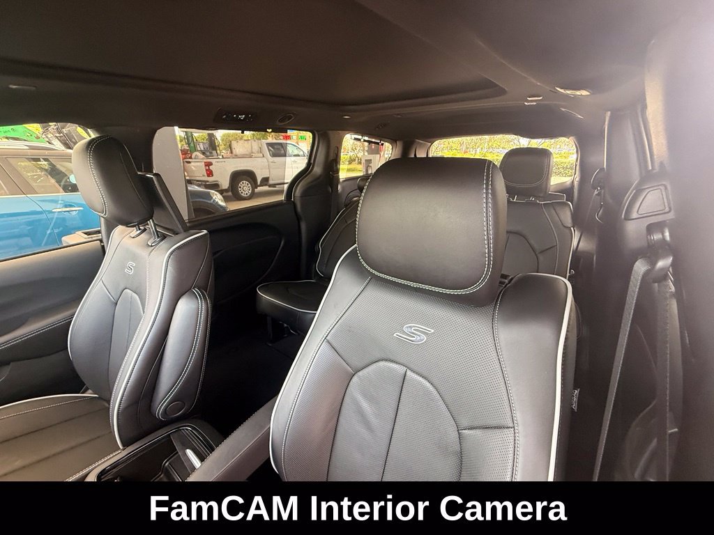 New 2026 Chrysler Pacifica Limited w/ Uconnect Theater Family Group FWD image 25