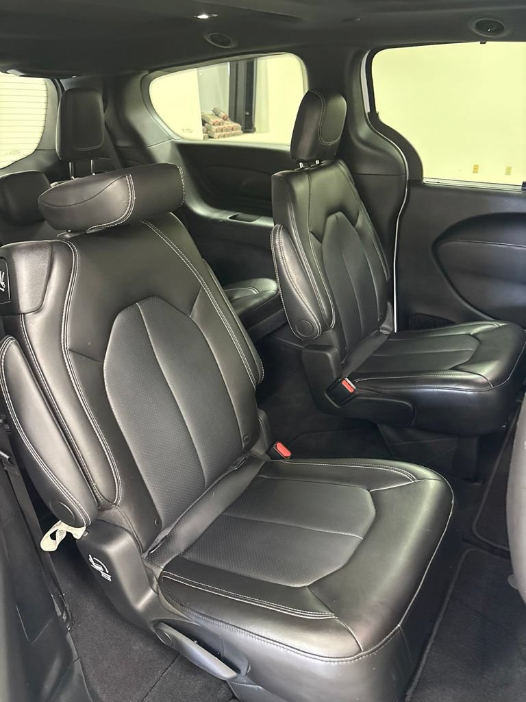 Used 2024 Chrysler Pacifica Touring-L w/ S Appearance Package AWD/4WD image 28