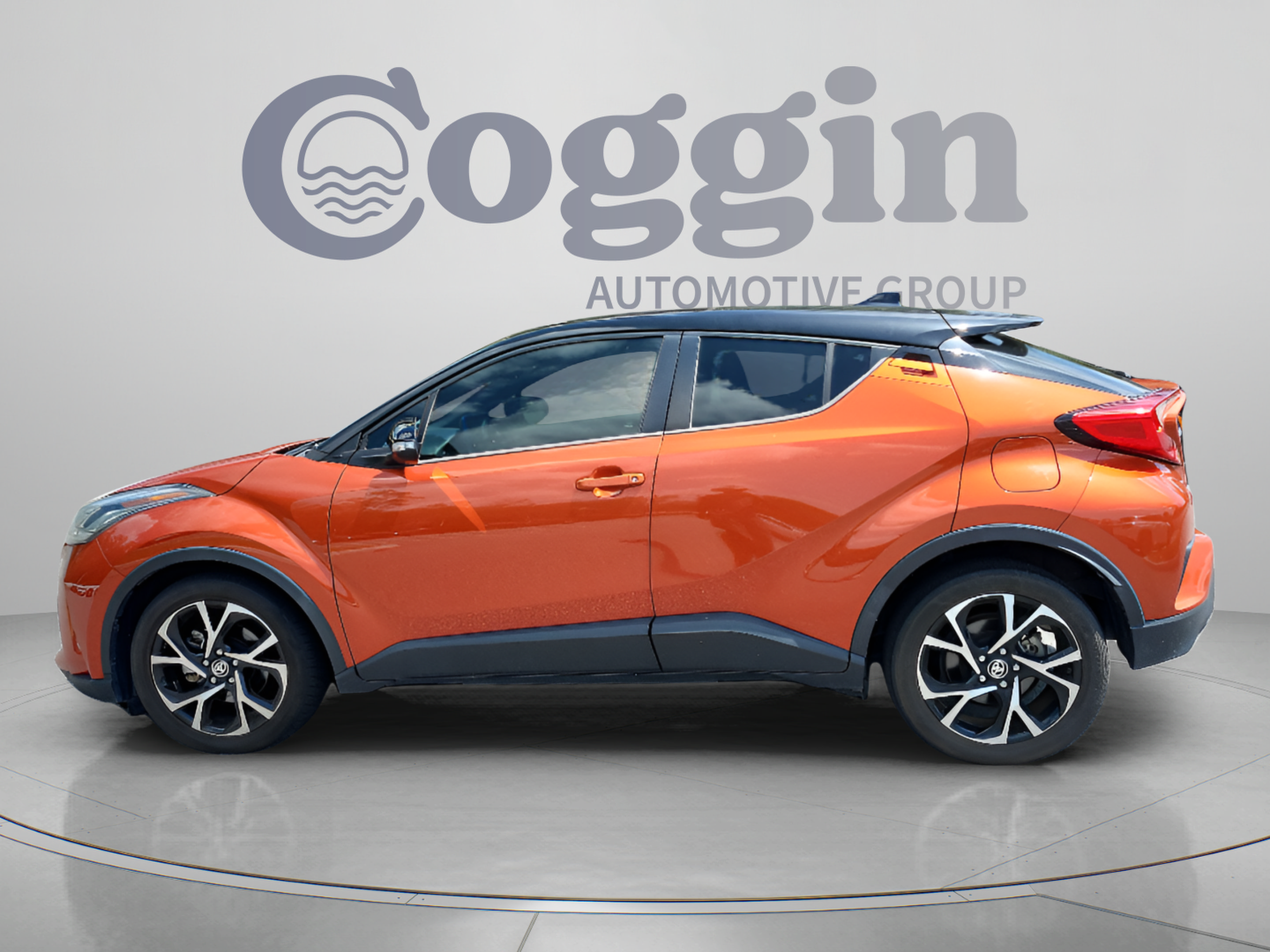 Used 2020 Toyota C-HR XLE FWD image 2