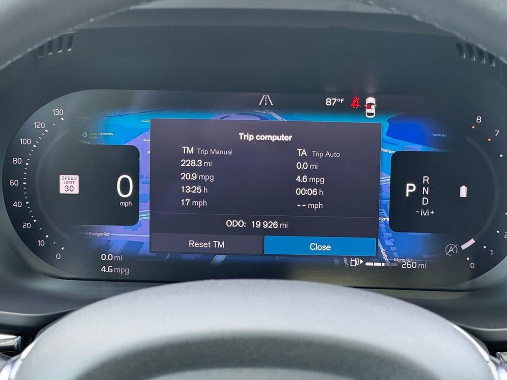 Certified 2023 Volvo XC60 B5 Plus w/ Climate Package image 13