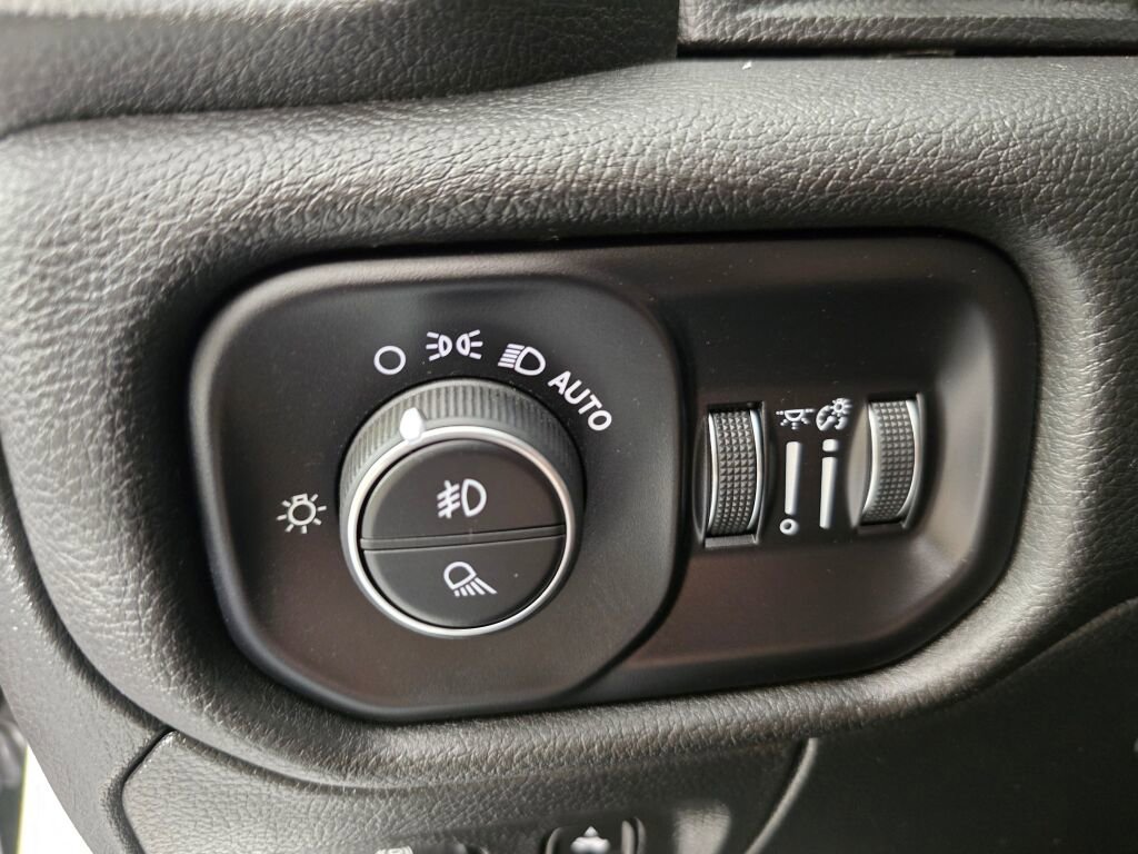 Used 2025 RAM 1500 Laramie image 22