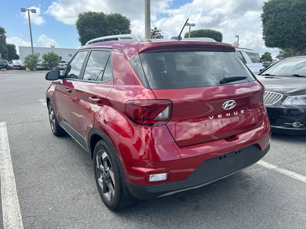 Certified 2024 Hyundai Venue Limited FWD image 3