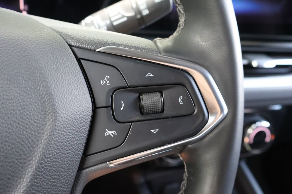 Used 2024 Chevrolet TrailBlazer LT w/ LT Cold Weather Package FWD image 32