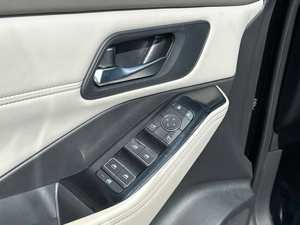 Certified 2025 Nissan Rogue SL FWD image 20