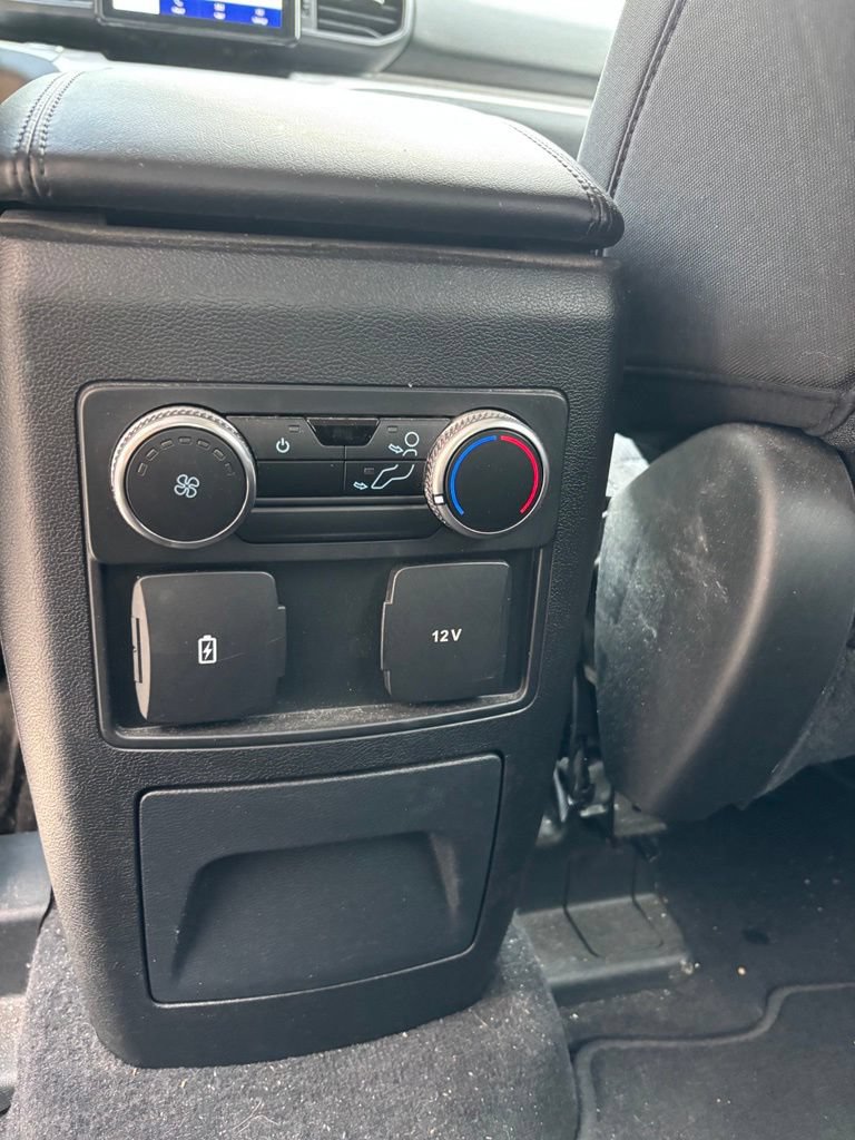 Used 2023 Ford Explorer XLT AWD/4WD image 34