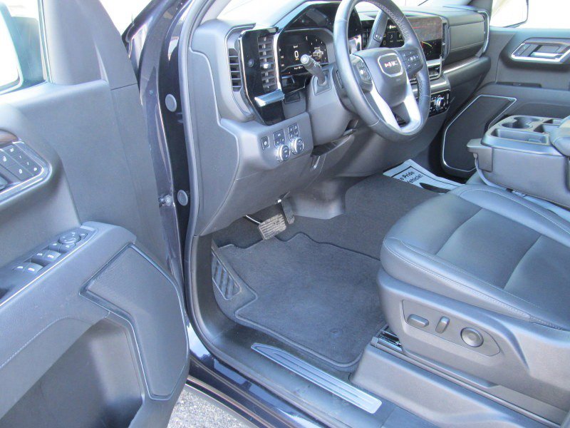 Used 2025 GMC Sierra 1500 SLT image 2
