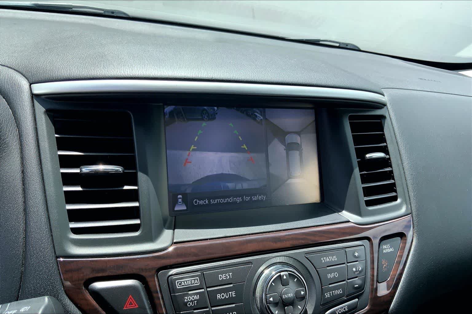 Used 2015 Nissan Pathfinder Platinum w/ Family Entertainment Package FWD image 26