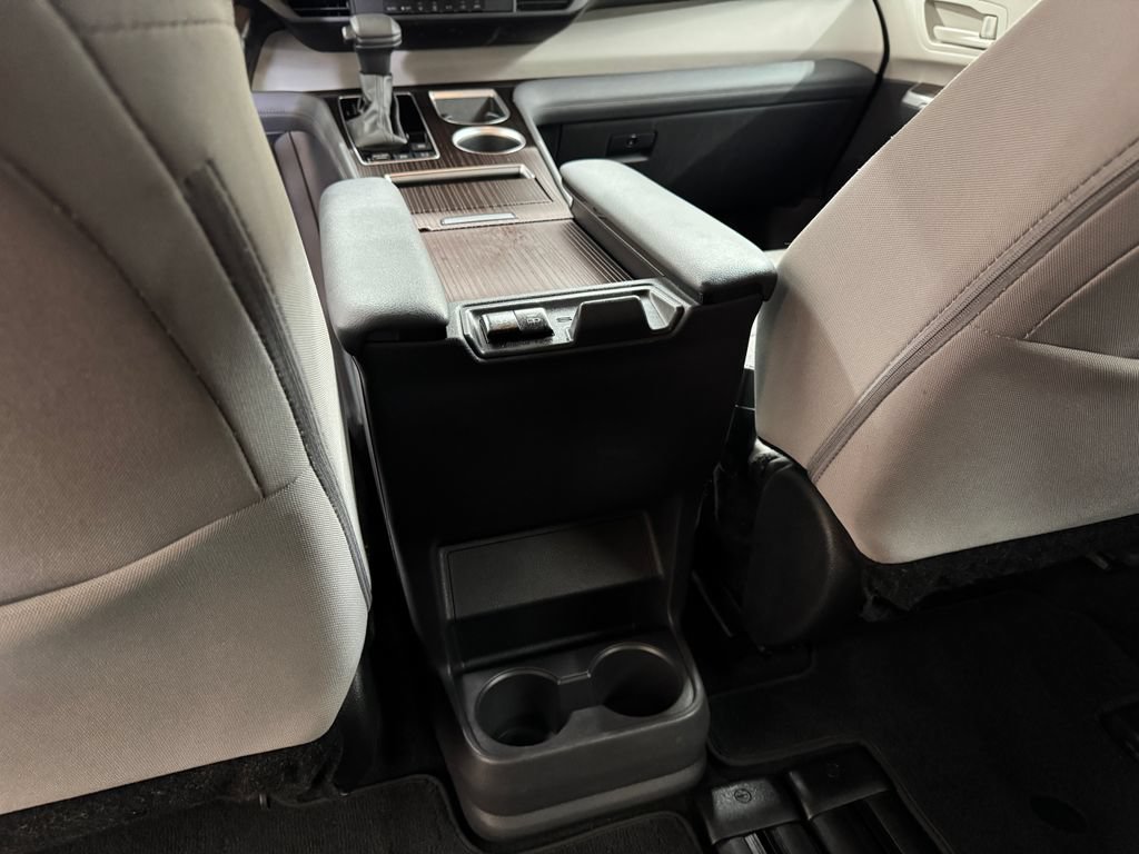 Used 2024 Toyota Sienna LE AWD/4WD image 26
