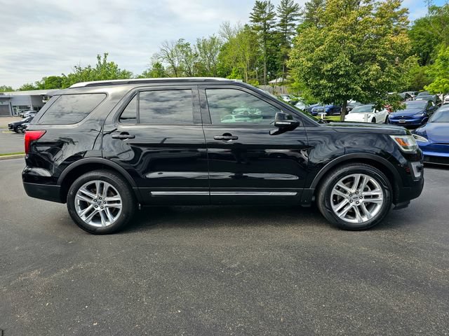 Used 2017 Ford Explorer XLT w/ Equipment Group 202A FWD image 8